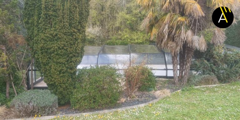 Réparation d’un abri de piscine Eureka à Poitiers