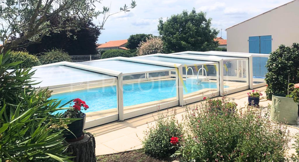Abri de piscine Eureka de cinq éléments à Marans après la réparation de la toiture