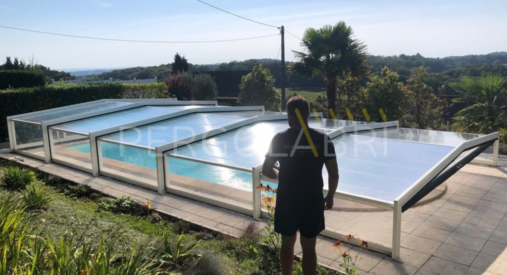Abri de piscine terminé, vue d'ensemble