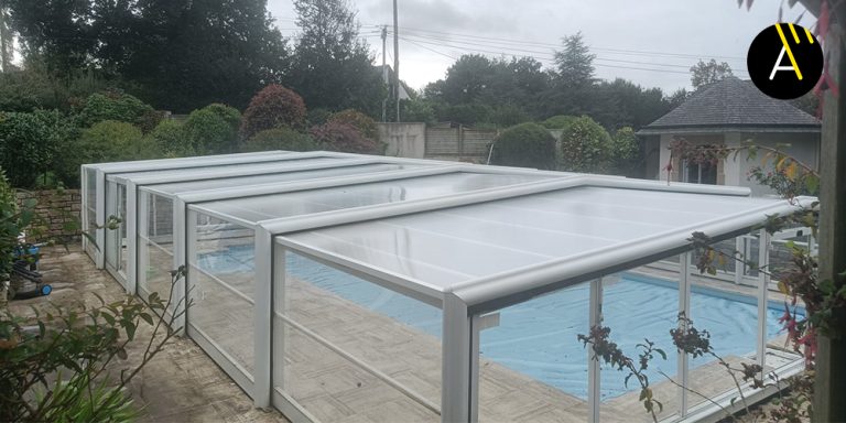 Réparation d’un abri de piscine EUREKA en Bretagne.