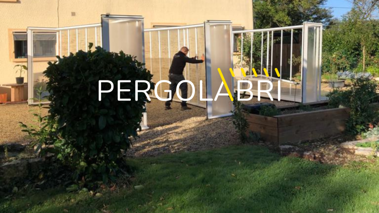Réparation d'un abri de piscine Eureka à Niort (79)