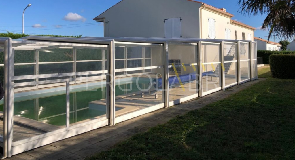 Abri de piscine adossé Eureka avec toiture neuve aux Herbiers