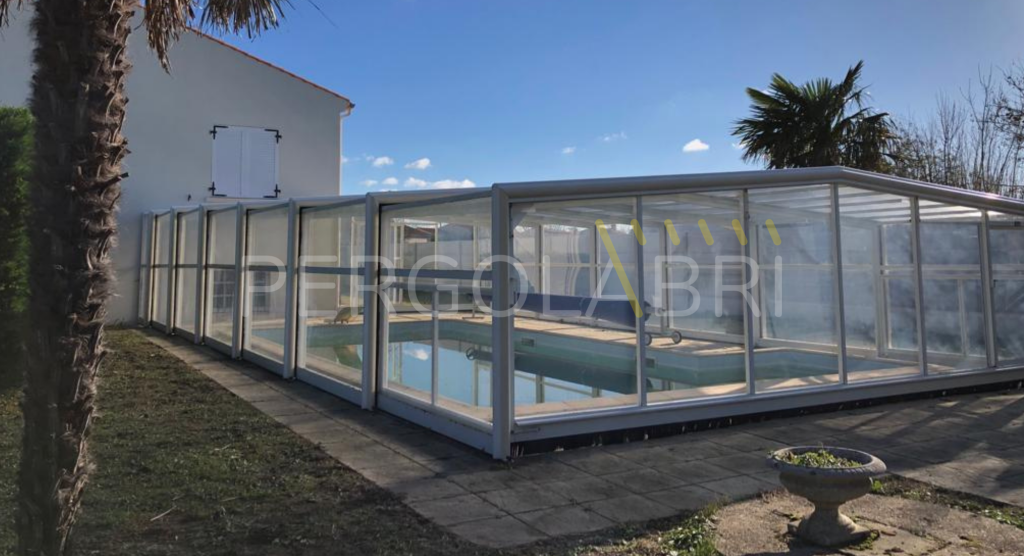 Abri de piscine adossé Eureka avec nouvelles plaques en polycarbonate