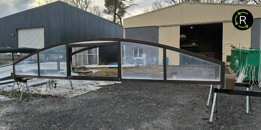 abri de piscine en cours de reconditionnement