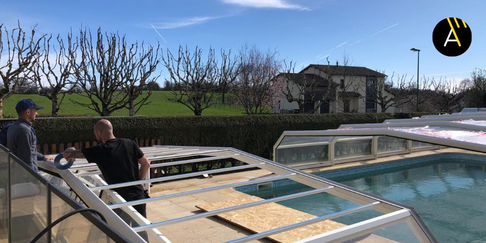 abri de piscine en cours de restauration