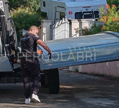 Rachat abris de piscine par Pergolabri - transpalette