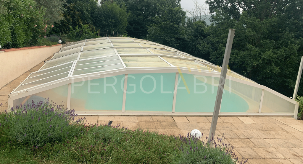 Réparation abri piscine Bagnères-de-Luchon : abri Swim Protec avant rénovation