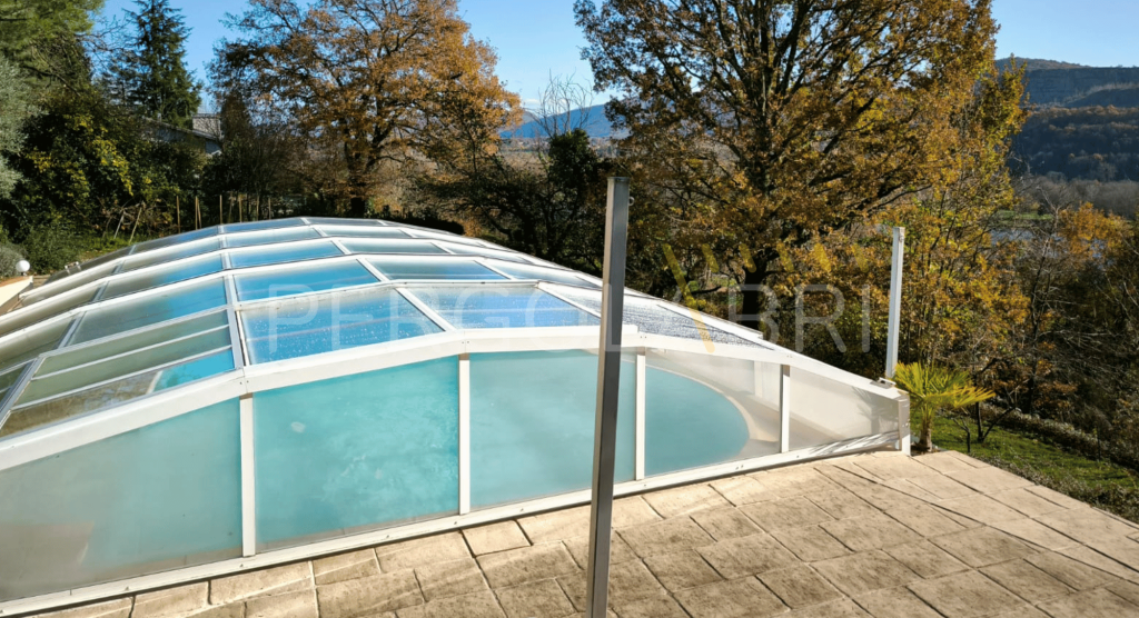 Réparation abri piscine Bagnères-de-Luchon : toiture alvéolaire neuve