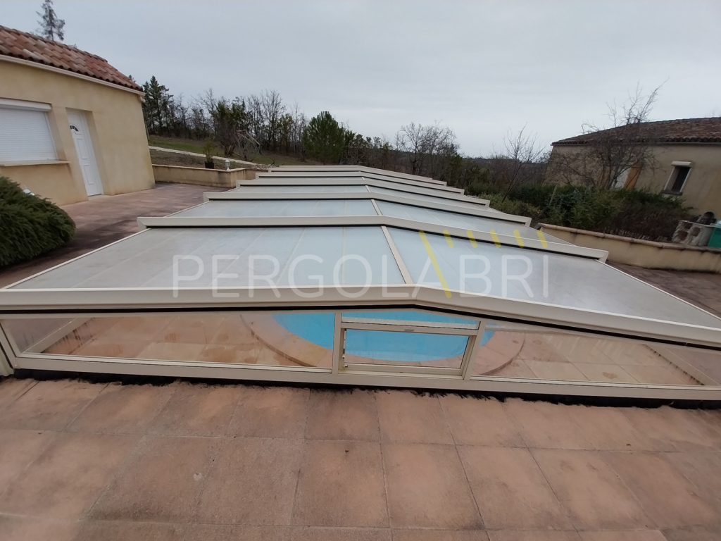 Toiture polycarbonate vieillies et fissurées sur abri Sokool à Poitiers