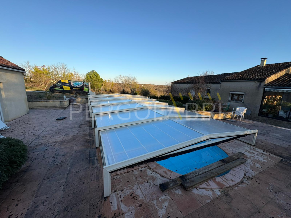 Toiture neuve en polycarbonate alvéolaire installée sur un abri Sokool à Poitiers