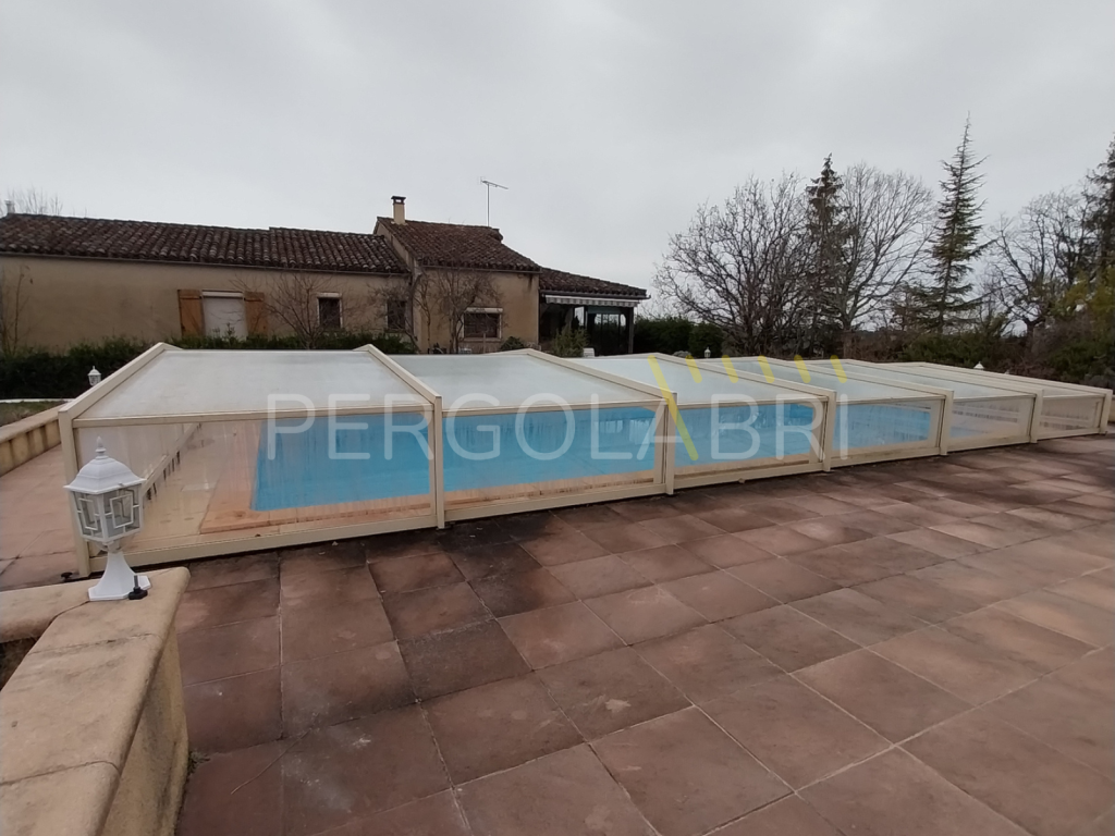 Toiture polycarbonate vieillies et fissurées sur abri Sokool à Poitiers