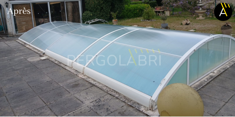 Réparation d’un abri de piscine ABRISUD endommagé par la grêle
