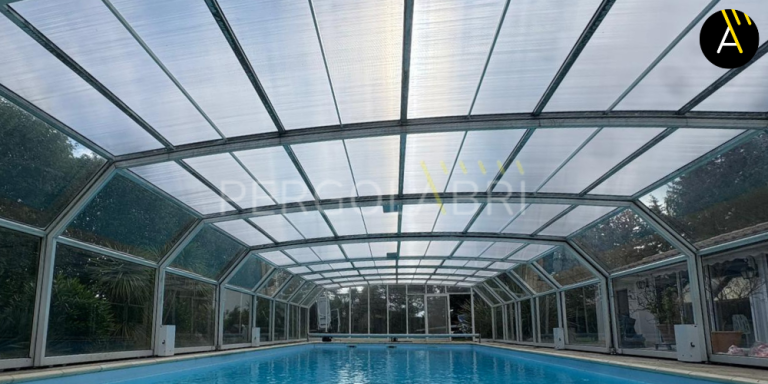 Toiture d&rsquo;un abri de piscine haut à remplacer ?