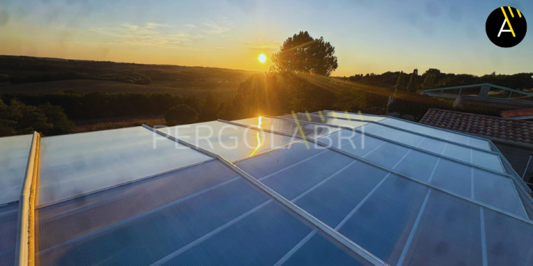 Tempête : remplacement de toiture d&rsquo;abri de piscine endommagée par le vent