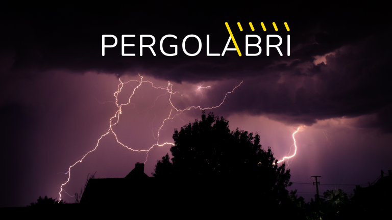 Orage et abri de piscine voici comment protéger votre installation.