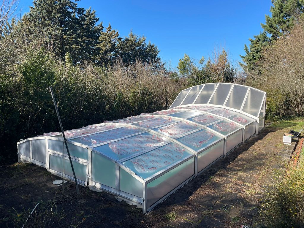 Abri de piscine Swim Protec rénové à Lourdes après le remplacement des plaques en polycarbonate