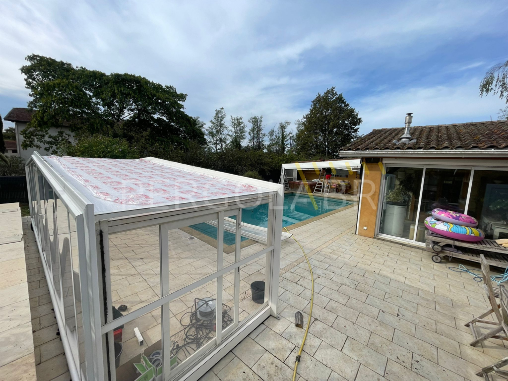 Découpe et pose des nouvelles plaques de polycarbonate