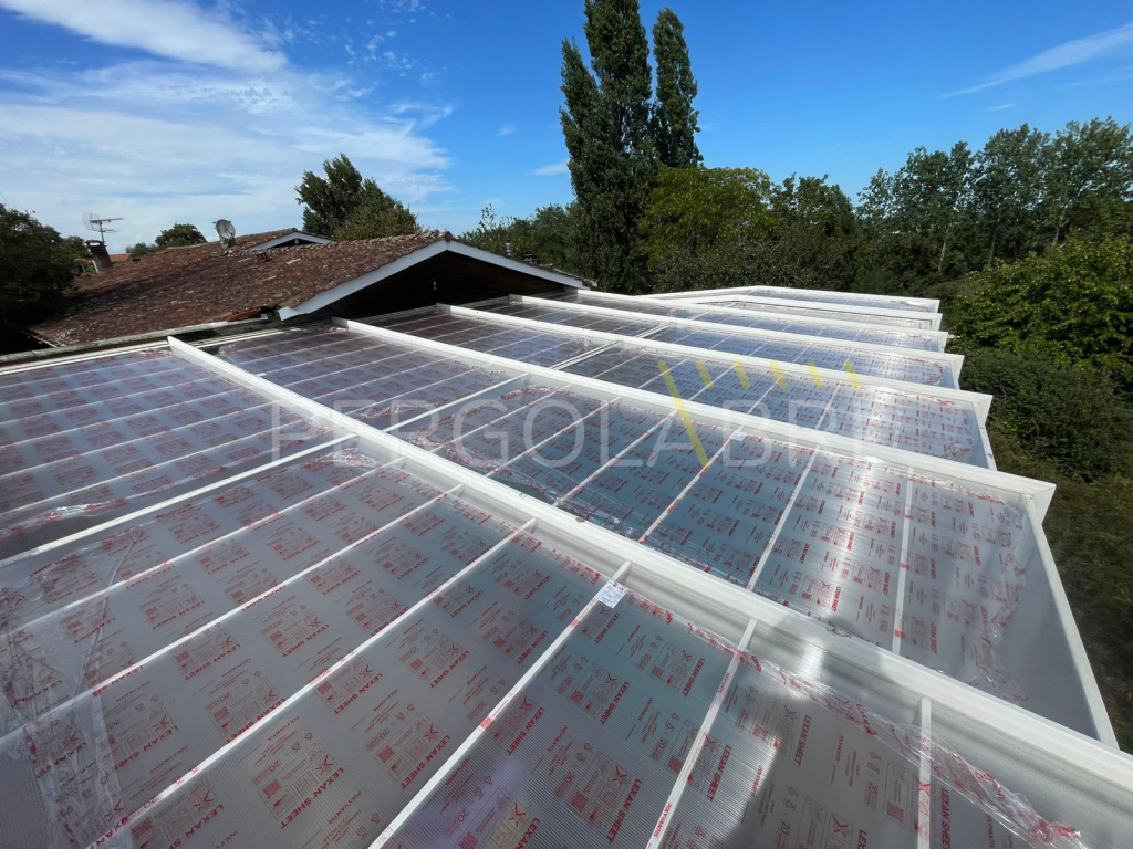 Découpe et pose des nouvelles plaques de polycarbonate