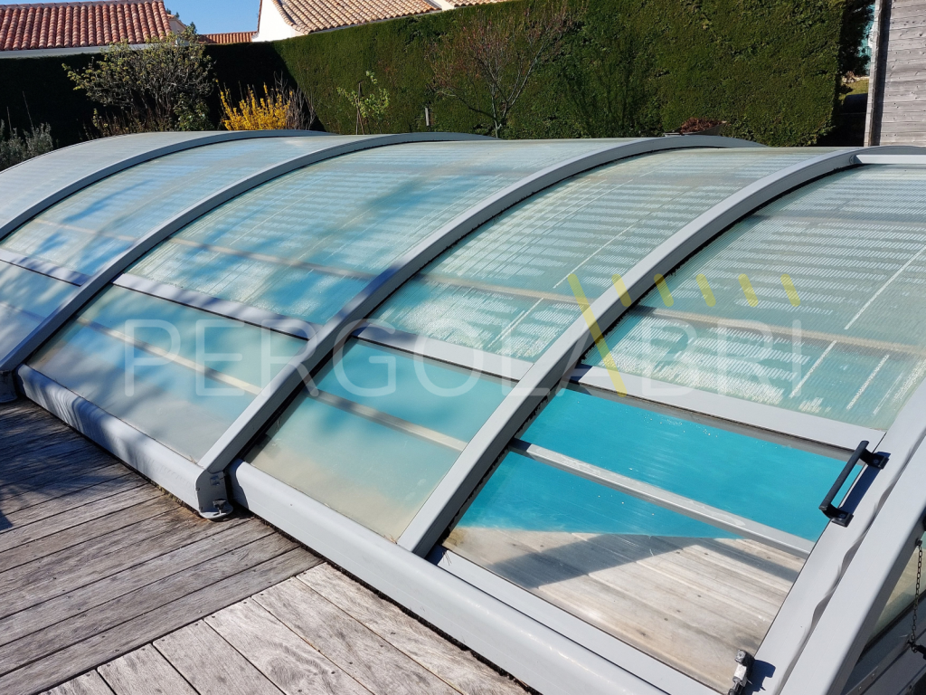 Photo de l'abri de piscine EC Création pour le diagnostic de réparation par Pergolabri