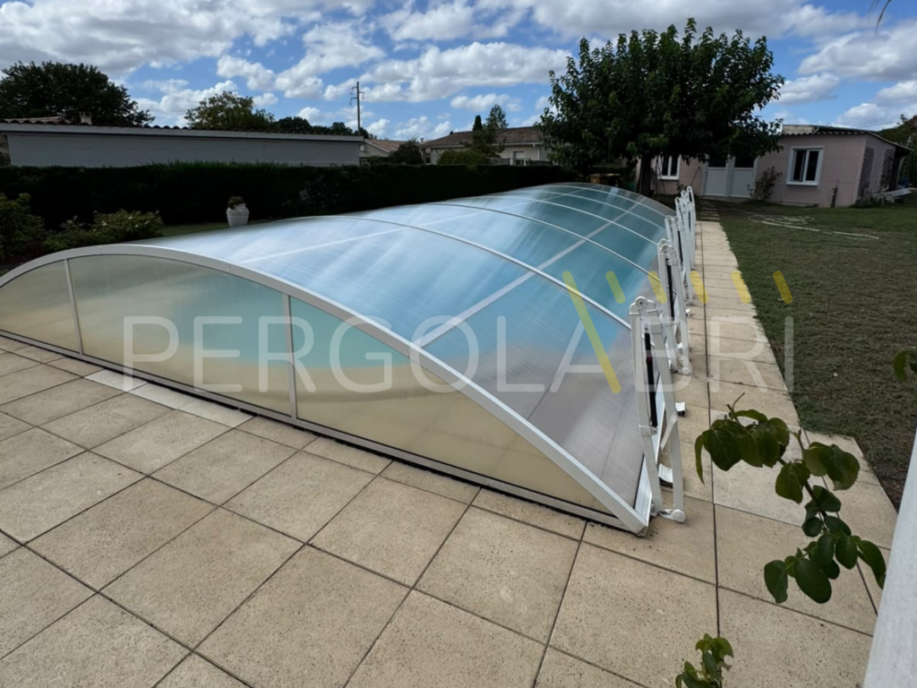 Abri de piscine Abrisud amovible après remplacement des plaques à Saint-André-de-Cubzac