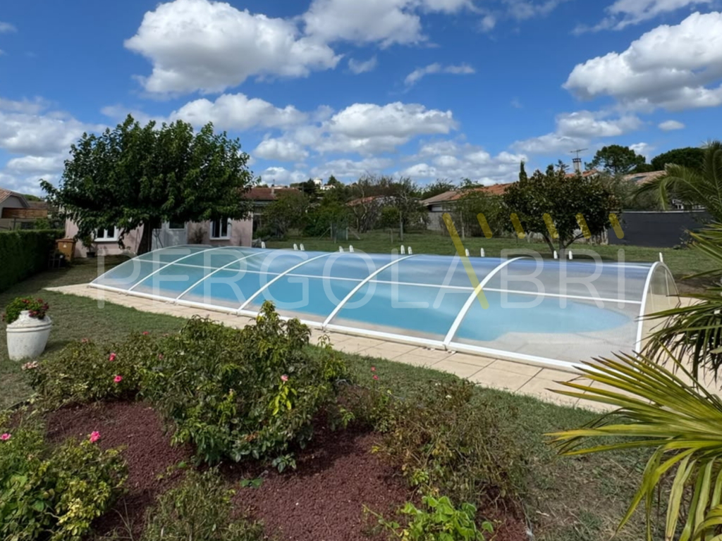 Abri de piscine Abrisud amovible après remplacement des plaques à Saint-André-de-Cubzac