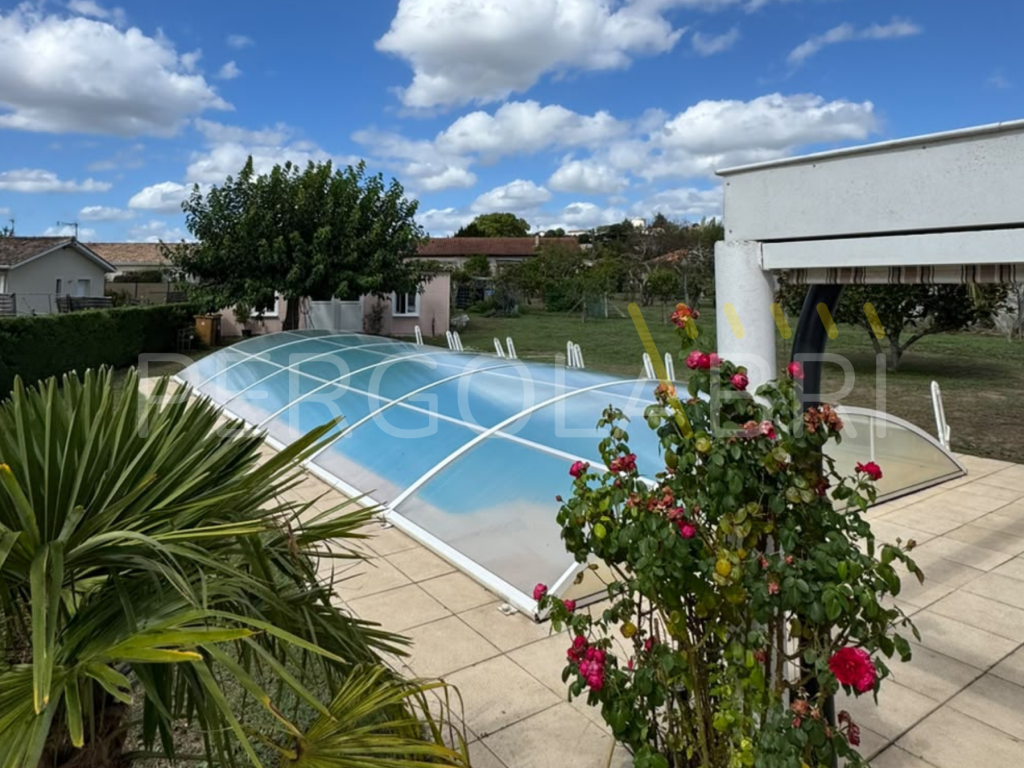 Abri de piscine Abrisud amovible après remplacement des plaques à Saint-André-de-Cubzac