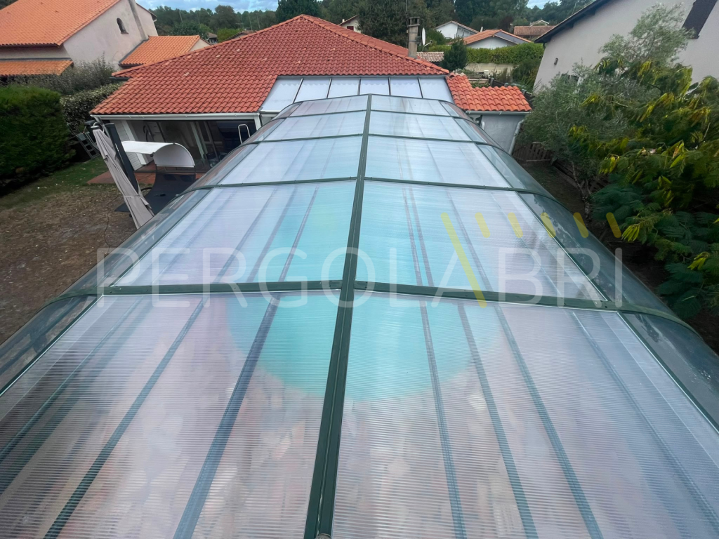 renovation-toiture-abri-piscine-cestas-transparence-toiture