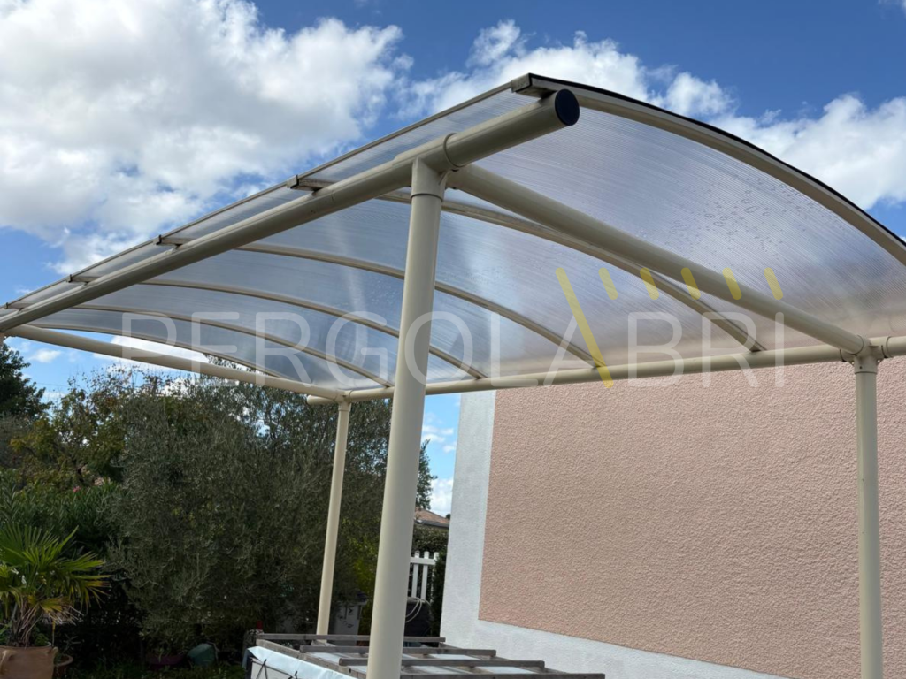 Carport remis en état après remplacement des plaques à Saint-André-de-Cubzac