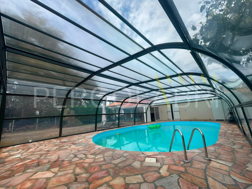 renovation-toiture-abri-piscine-cestas-luminosite-interieur