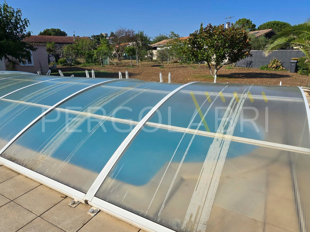 Abri de piscine Abrisud amovible endommagé par la grêle à Saint-André-de-Cubzac
