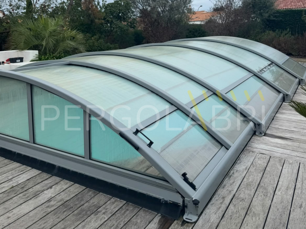 Photo de l'abri de piscine EC Création pour le diagnostic de réparation par Pergolabri