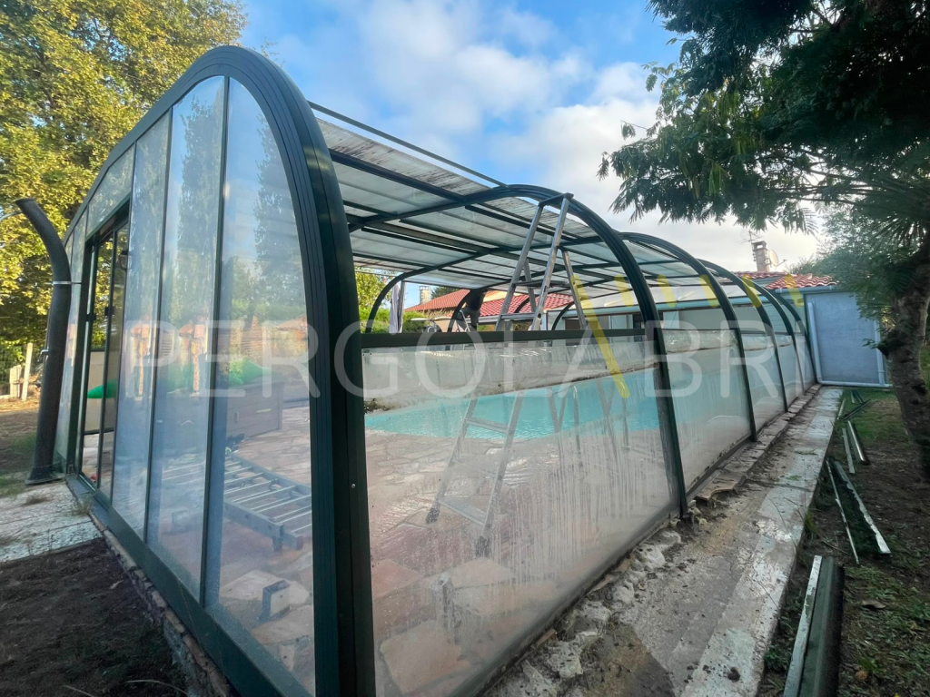 renovation-toiture-abri-piscine-cestas-decoupe-polycarbonate