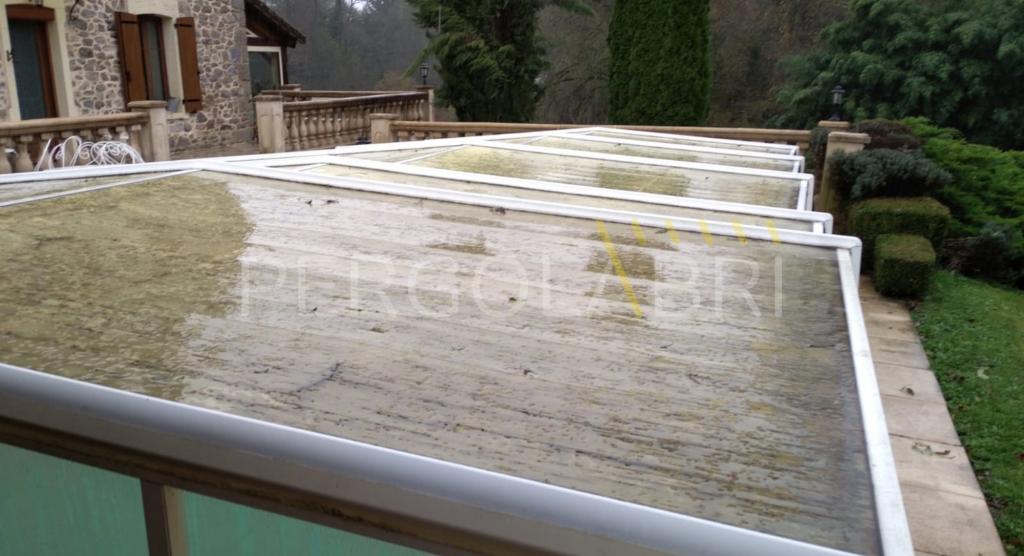 Impacts de grêle sur les plaques en polycarbonate alvéolaire