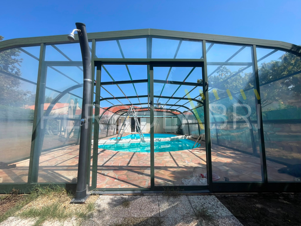 renovation-toiture-abri-piscine-cestas-decoupe-polycarbonate