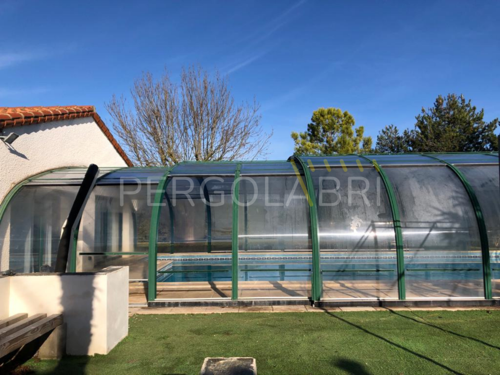 Remplacement de la toiture d'un abri de piscine à Ronce-les-Bains (2)