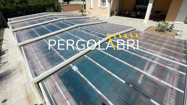 Remplacement de toiture d'un abri de piscine Eureka à Dax après les orages