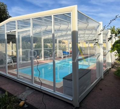 Abri de piscine Eureka à Orthez avec toiture entièrement remplacée