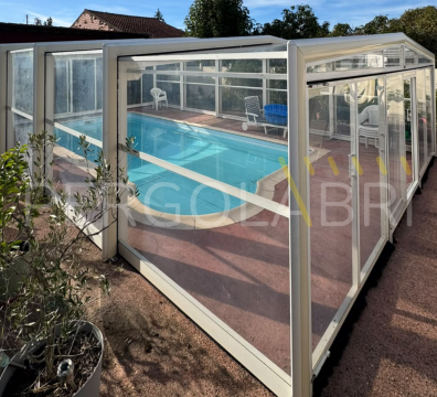 Abri de piscine Eureka à Orthez avec toiture entièrement remplacée