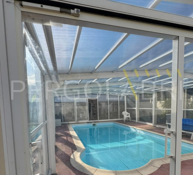 Abri de piscine Eureka à Orthez avec toiture entièrement remplacée