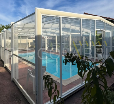 Abri de piscine Eureka à Orthez avec toiture entièrement remplacée