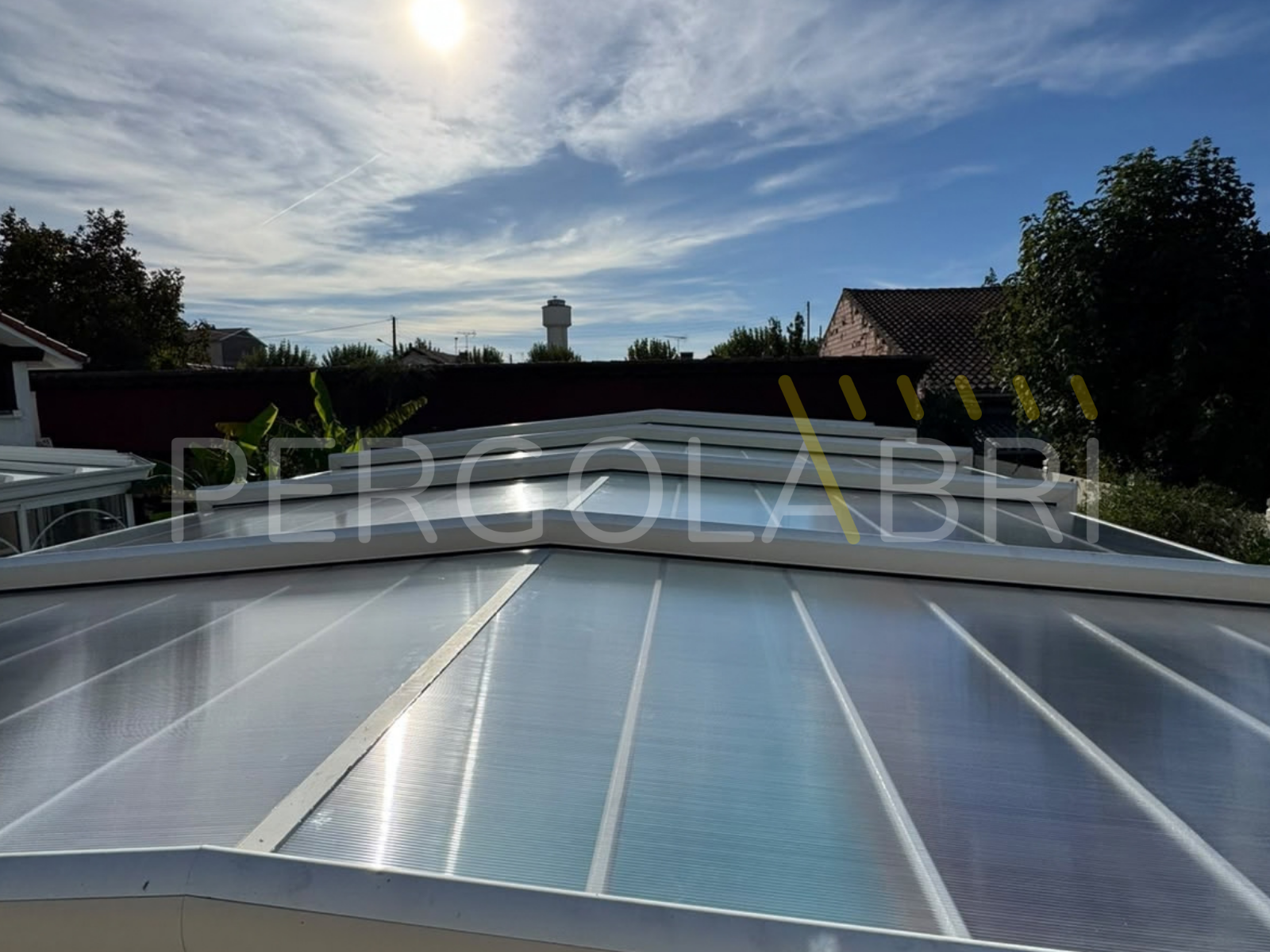 Remplacement des plaques de toiture d'un abri de piscine Eureka à Orthez