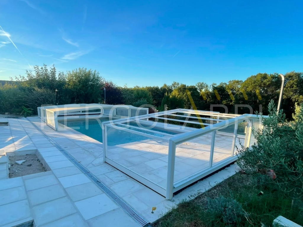 Remplacement de toiture d'un abri de piscine Eureka à Dax après les orages
