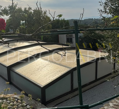 Plauqes polycarbonate alvéolaire et transparentes complètement opaques et jaunes