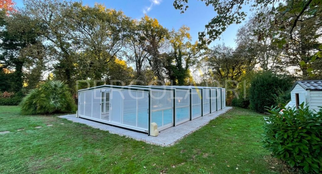 Abri de piscine Eureka après le remplacement de ses plaques